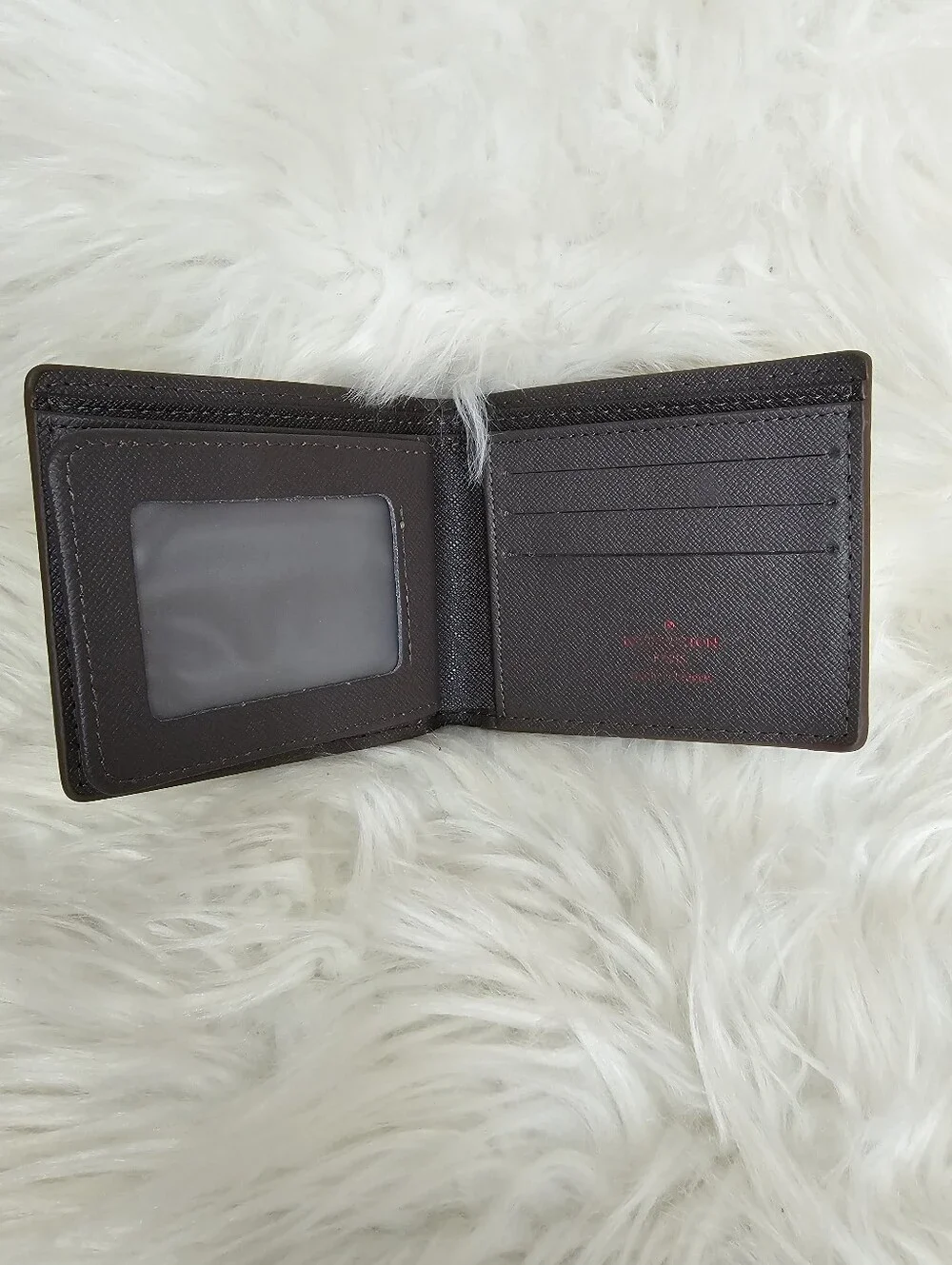Men's Textured Leather Bifold Wallet - Deep Plum